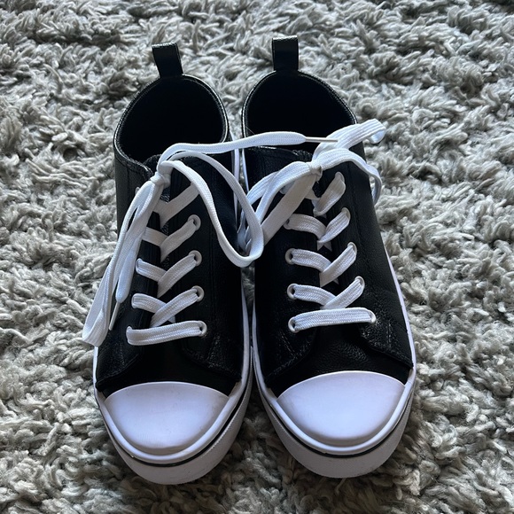 Black and White Faux Leather Sneakers 6 Like New! - Picture 2 of 5